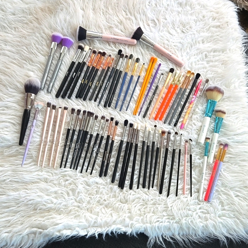 GIGANTIC 65 Makeup Brush Bundle
